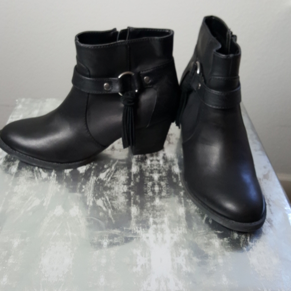 American Eagle Outfitters Shoes - AEO black booties size 9